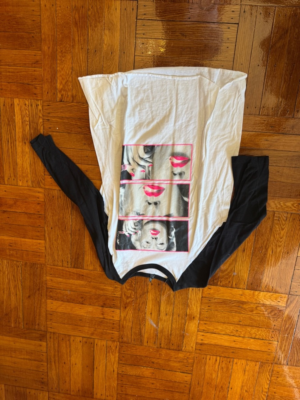 Graphic Baseball Tee with Pink Accent Lips Marlyn Monroe stylish exclusive